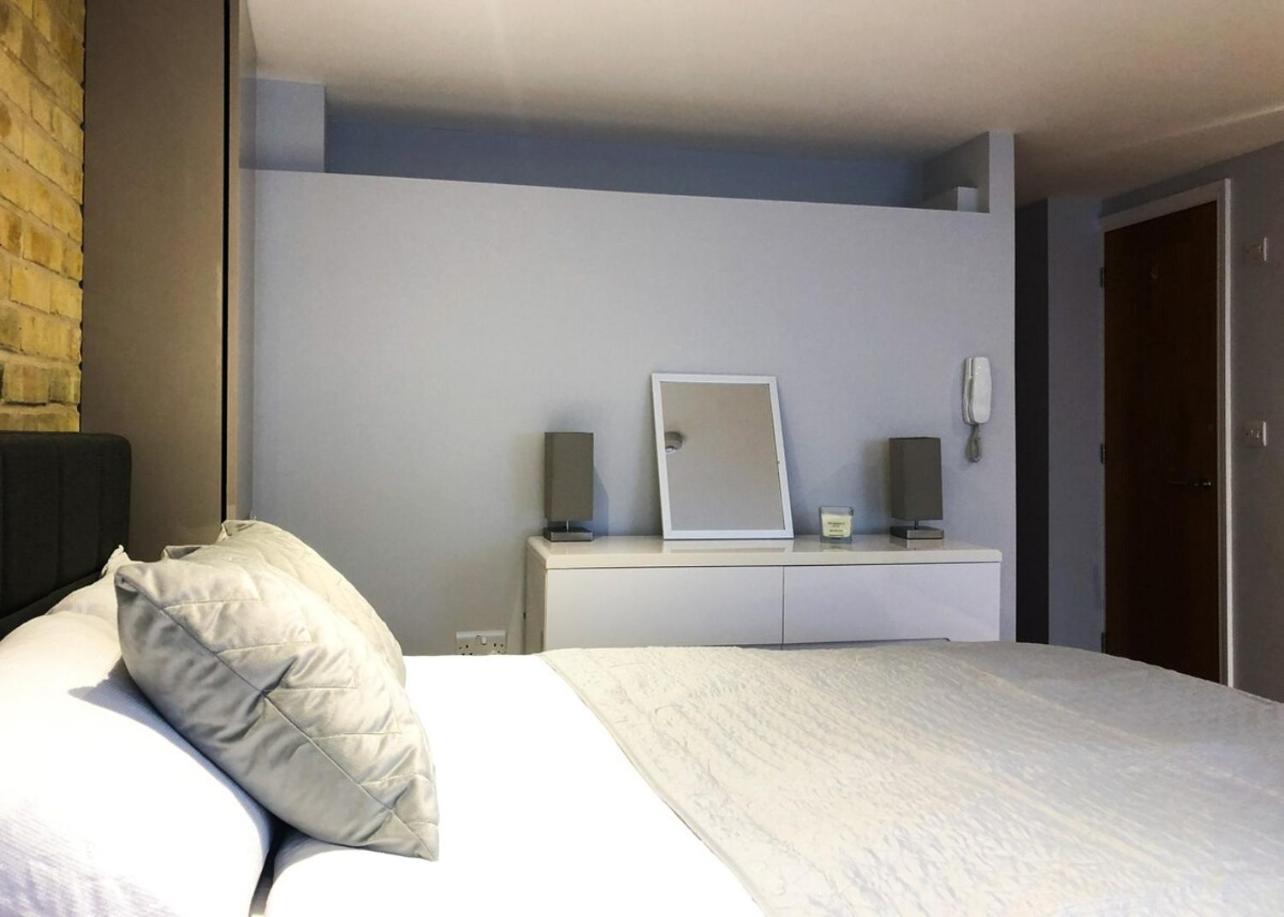Luxury With King-size Bed In - Homehost *