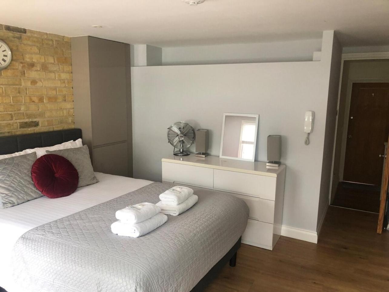 Luxury With King-size Bed In - Homehost * Cambridge (Cambridgeshire)