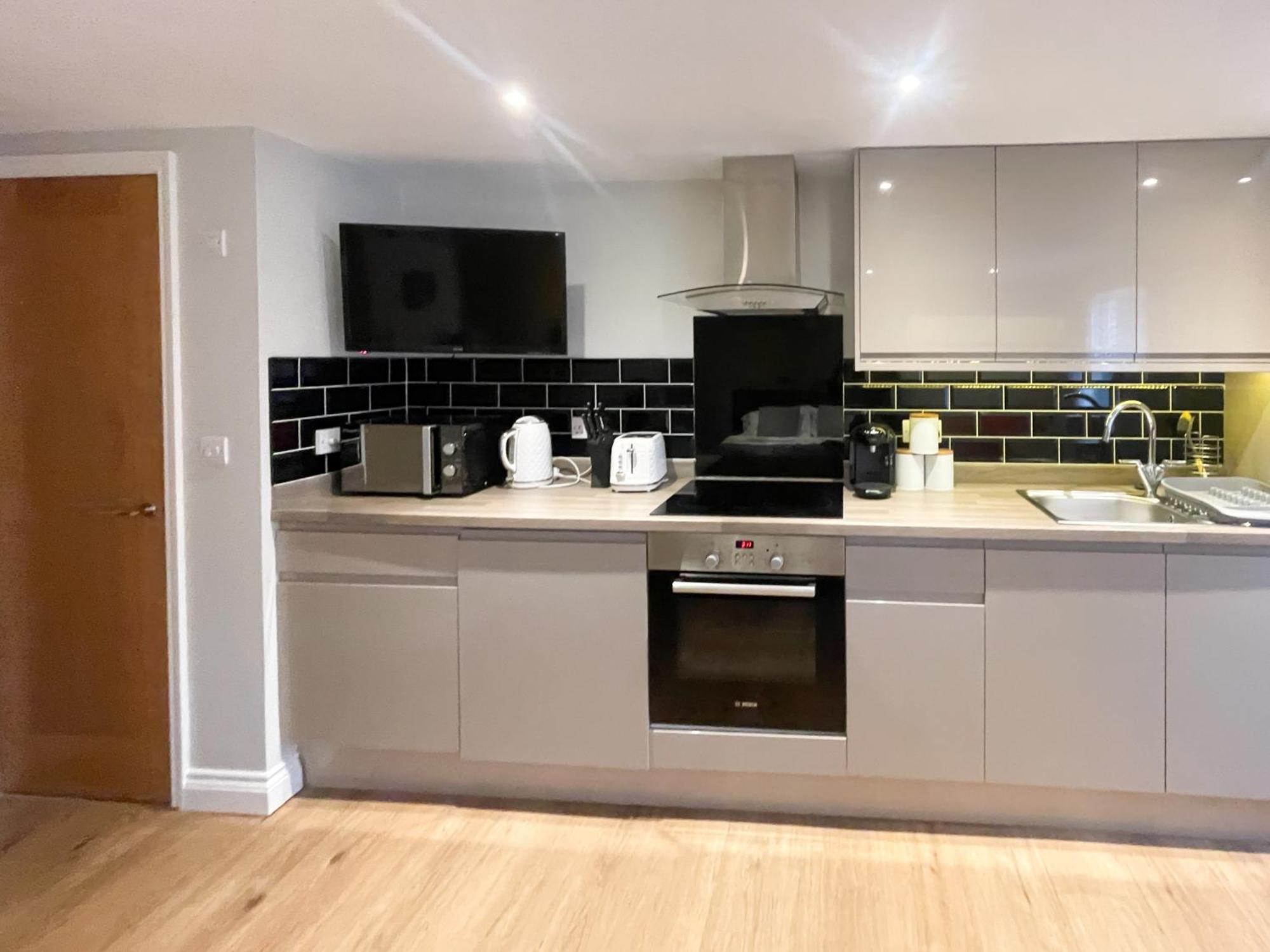 Luxury With King-size Bed In - Walk To Station And Centre Apartment