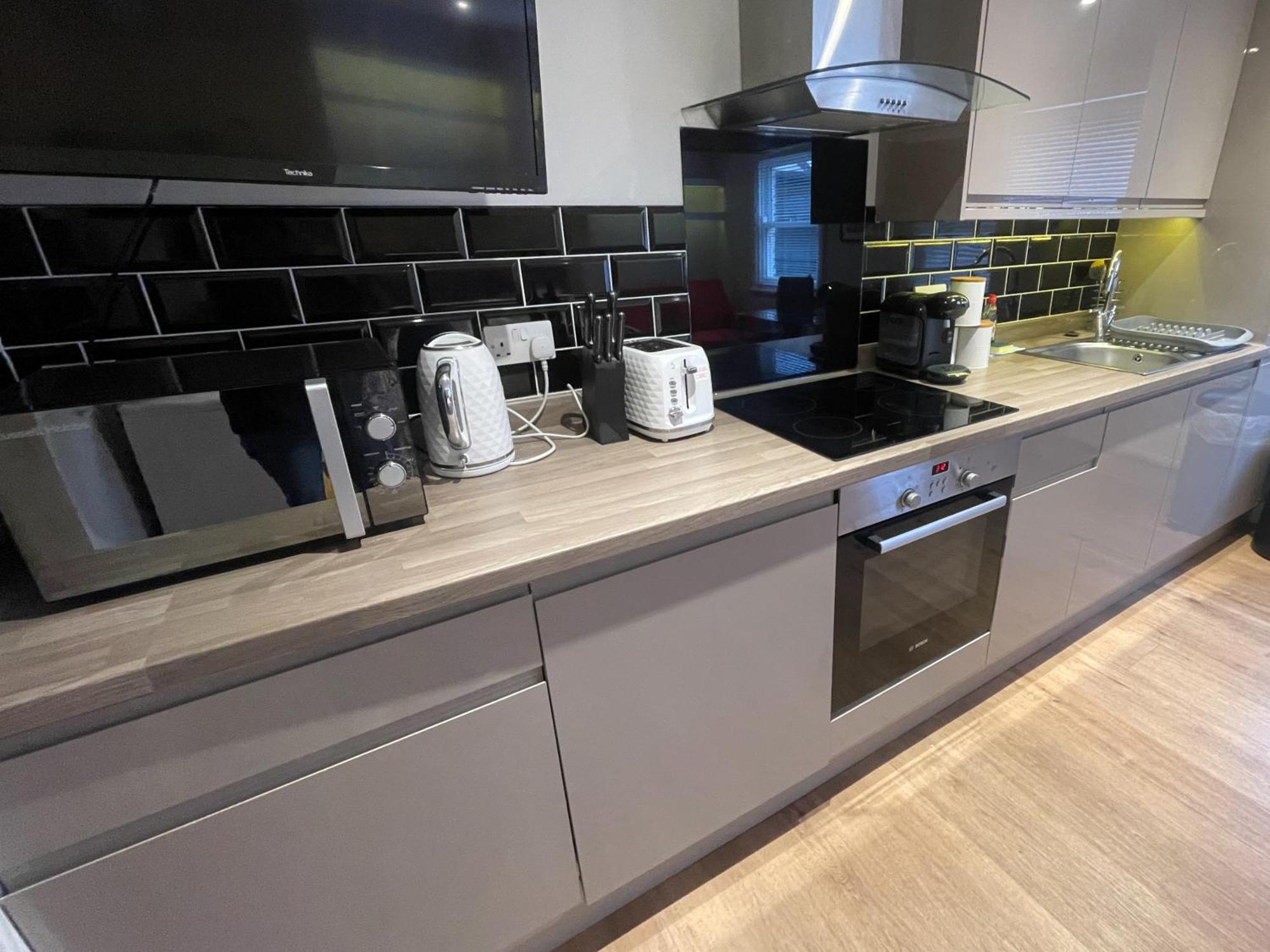 Luxury With King-size Bed In - Walk To Station And Centre *