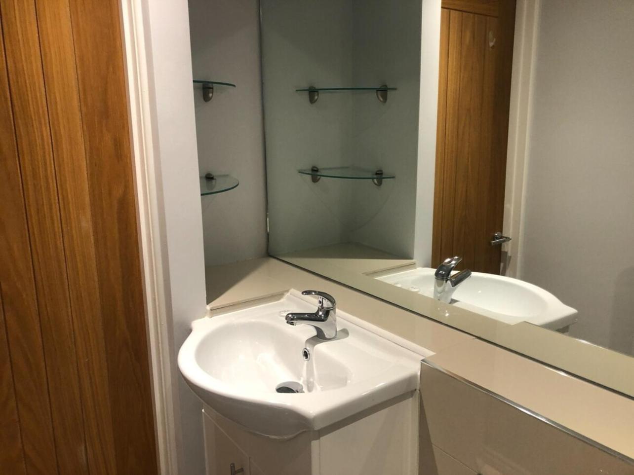 Luxury With King-size Bed In - Walk To Station And Centre Apartment